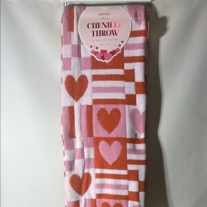 Envogue Chenille Throw with Heart Design